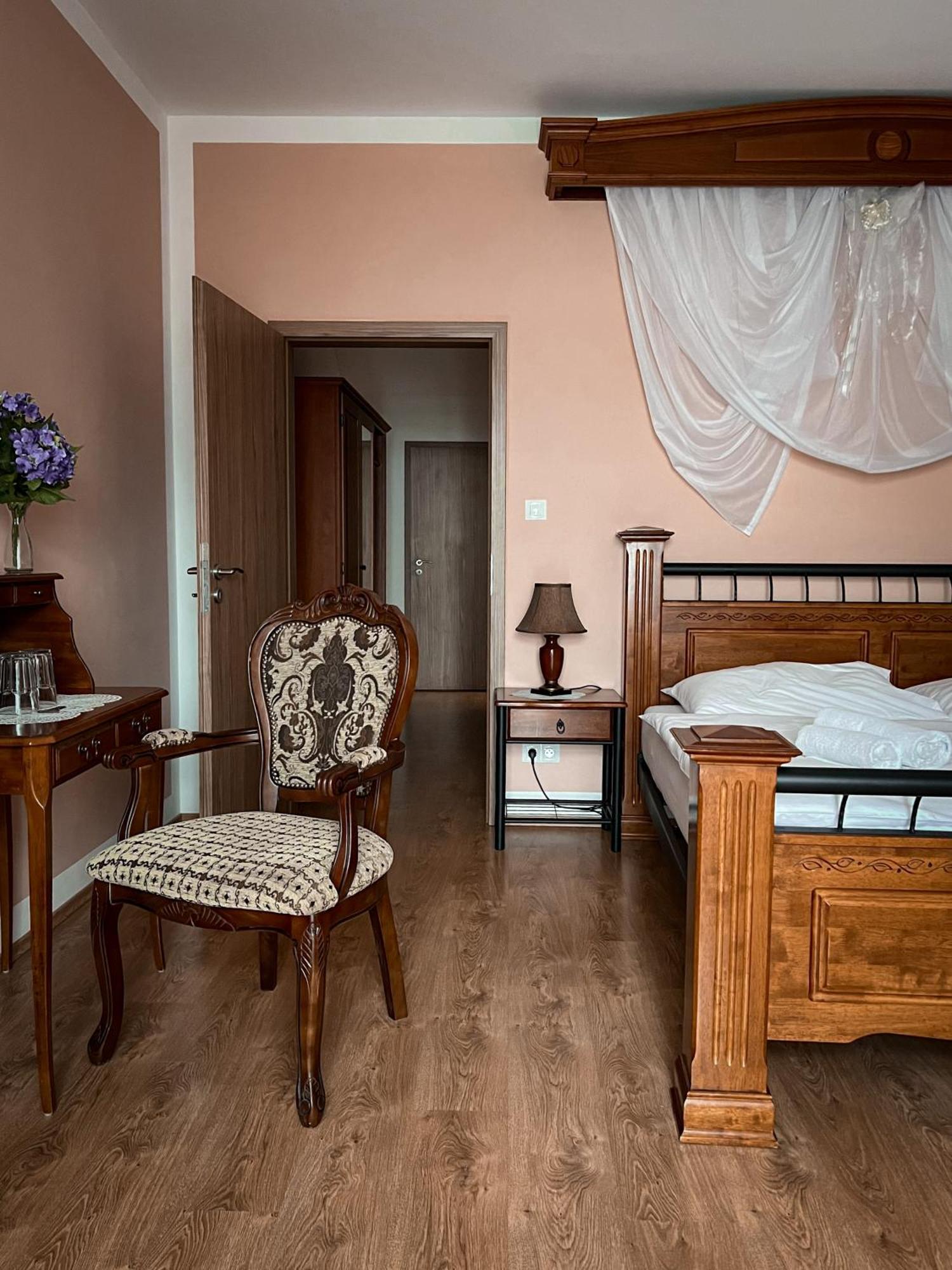 Hotel Lony Мохов Экстерьер фото